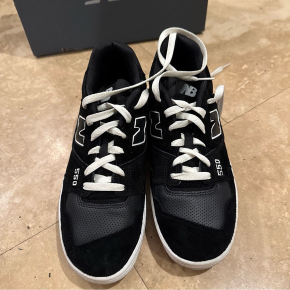 New Balance mens Black and White Sneakers size 9 - Picture 5 of 8